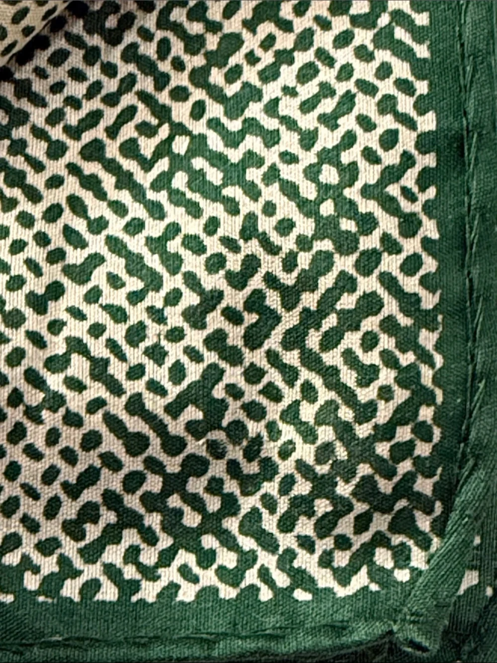 Oscar De La Renta Vintage 1960’s Green Patterned Silk Scarf 🧣 22” by 23”